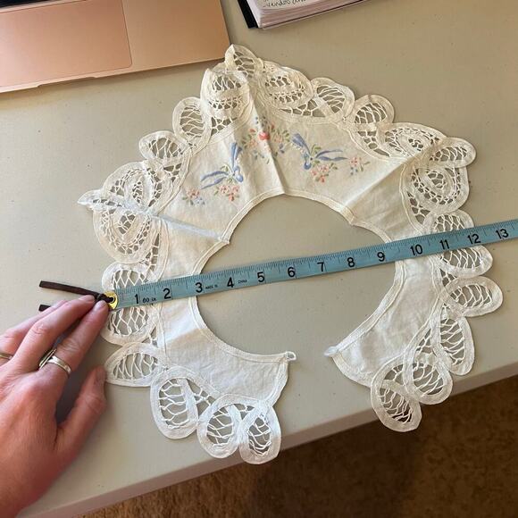 White Cotton Lace Trim Floral Embroidered Cottage Collar - Picture 5 of 10